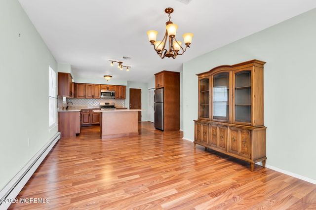 15 Chateux Lane, Toms River, NJ 08755