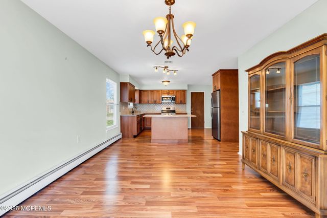 15 Chateux Lane, Toms River, NJ 08755