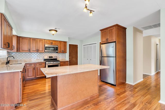 15 Chateux Lane, Toms River, NJ 08755