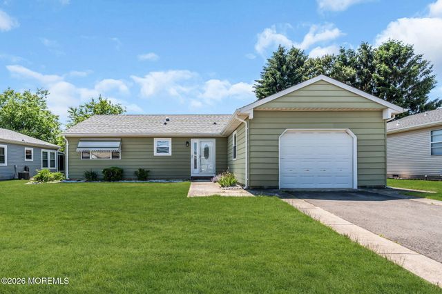 15 Chateux Lane, Toms River, NJ 08755