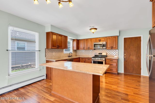 15 Chateux Lane, Toms River, NJ 08755