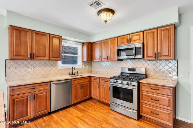 15 Chateux Lane, Toms River, NJ 08755