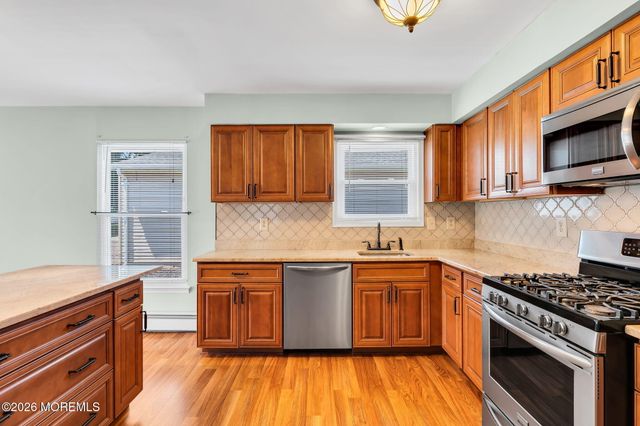15 Chateux Lane, Toms River, NJ 08755