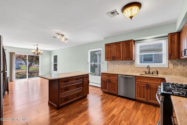 15 Chateux Lane, Toms River, NJ 08755