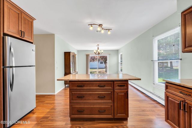 15 Chateux Lane, Toms River, NJ 08755
