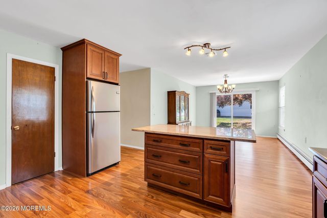 15 Chateux Lane, Toms River, NJ 08755
