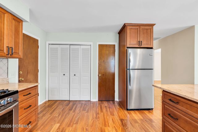 15 Chateux Lane, Toms River, NJ 08755