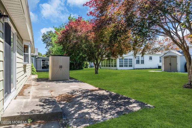 15 Chateux Lane, Toms River, NJ 08755