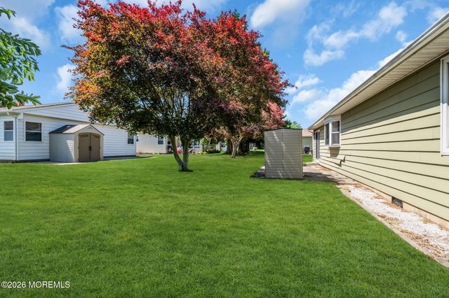 15 Chateux Lane, Toms River, NJ 08755