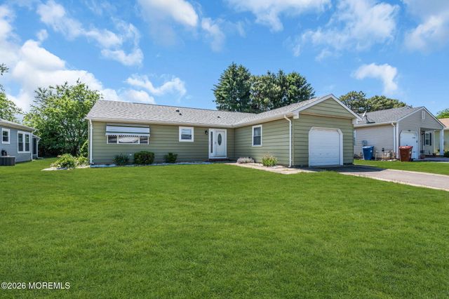 15 Chateux Lane, Toms River, NJ 08755