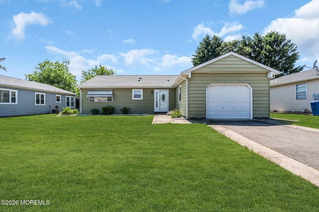 15 Chateux Lane, Toms River, NJ 08755