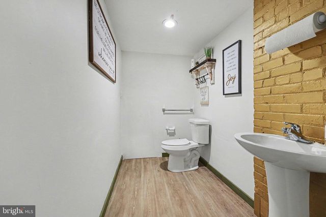 1724 MARKET ST, Harrisburg, PA 17103