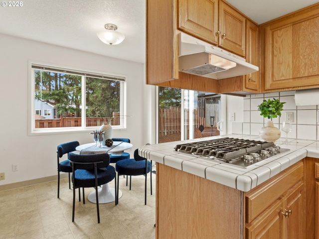 2564 BRONCO Ct, West Linn, OR 97068