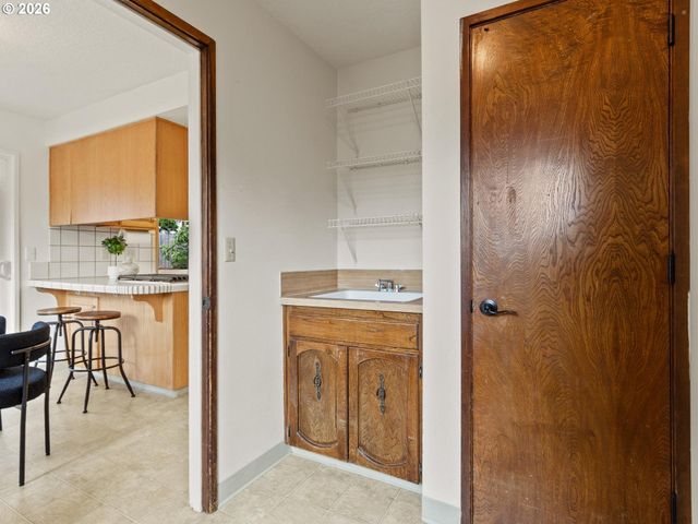 2564 BRONCO Ct, West Linn, OR 97068