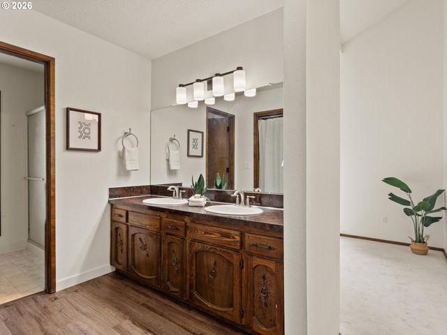 2564 BRONCO Ct, West Linn, OR 97068