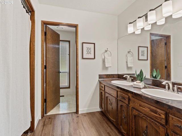 2564 BRONCO Ct, West Linn, OR 97068