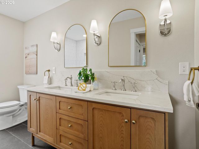 2564 BRONCO Ct, West Linn, OR 97068