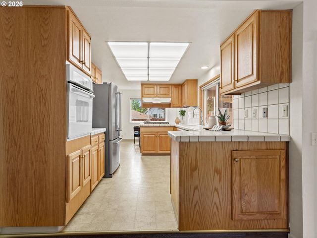 2564 BRONCO Ct, West Linn, OR 97068
