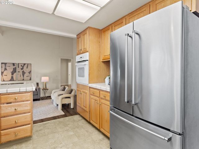 2564 BRONCO Ct, West Linn, OR 97068