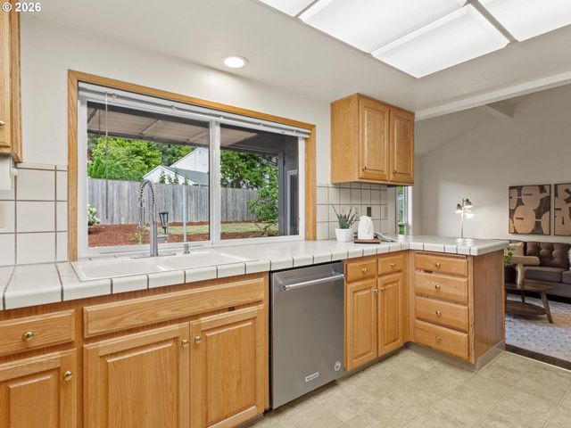 2564 BRONCO Ct, West Linn, OR 97068