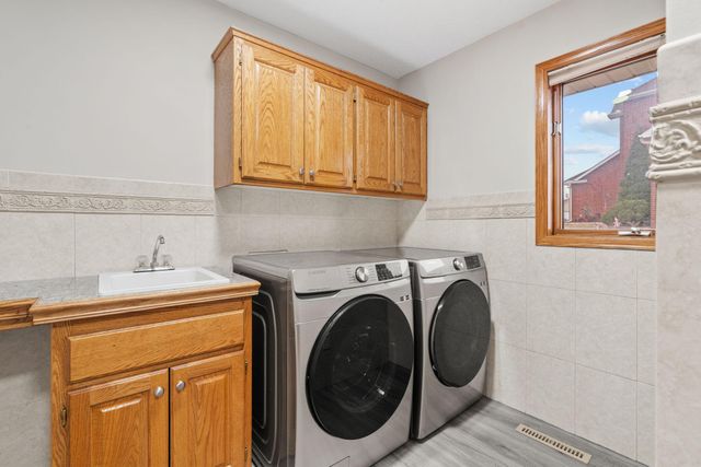 4290 Cottonwood Lane N, Plymouth, MN 55441