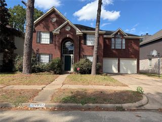 7807 Braemar Crescent Street, Houston, TX 77095