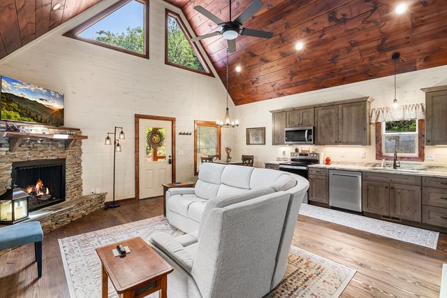 313 Lexington Drive, Brasstown, NC 28902