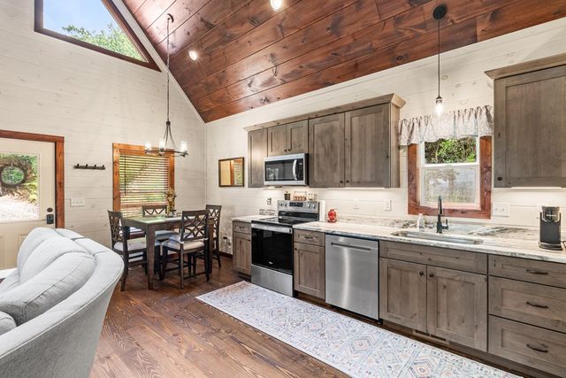 313 Lexington Drive, Brasstown, NC 28902