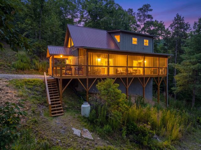 313 Lexington Drive, Brasstown, NC 28902