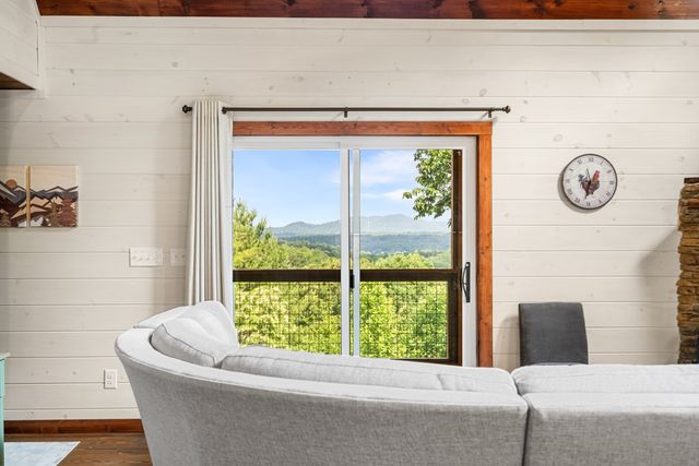 313 Lexington Drive, Brasstown, NC 28902