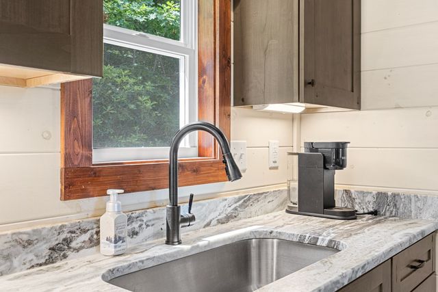 313 Lexington Drive, Brasstown, NC 28902