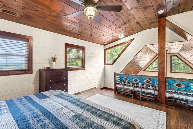 313 Lexington Drive, Brasstown, NC 28902