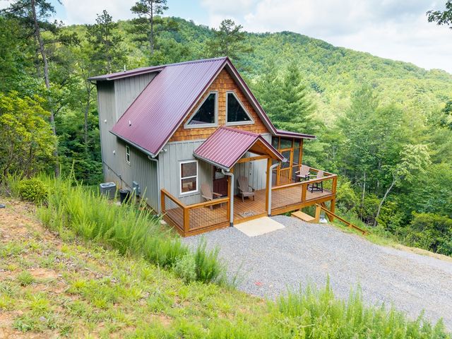 313 Lexington Drive, Brasstown, NC 28902