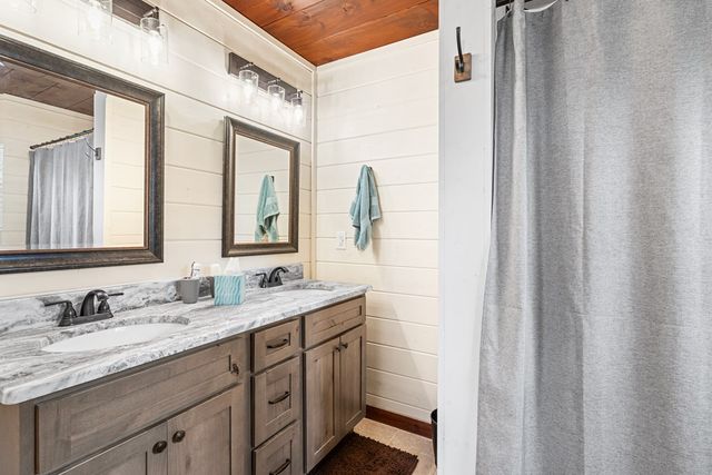 313 Lexington Drive, Brasstown, NC 28902
