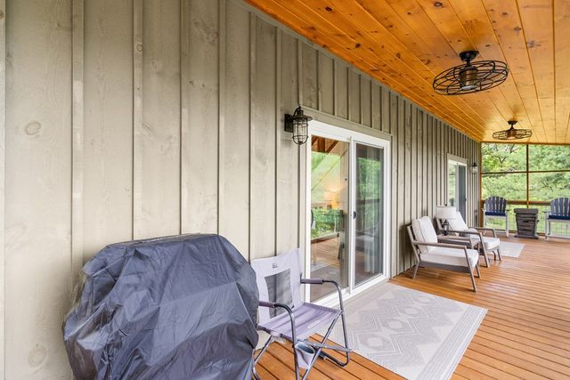 313 Lexington Drive, Brasstown, NC 28902