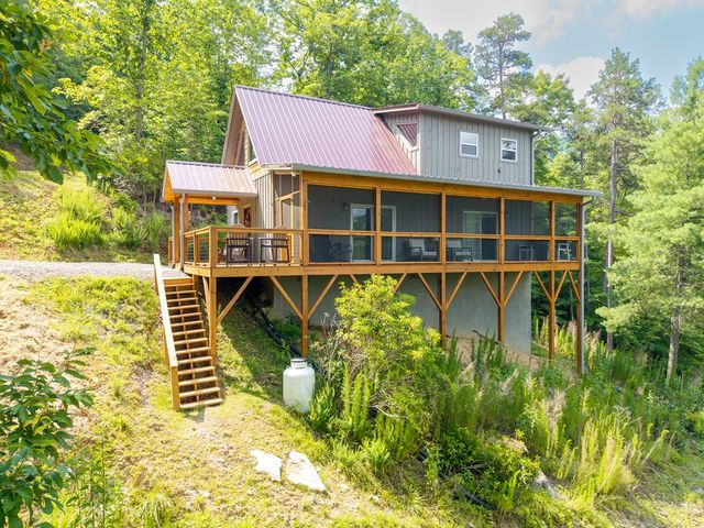 313 Lexington Drive, Brasstown, NC 28902