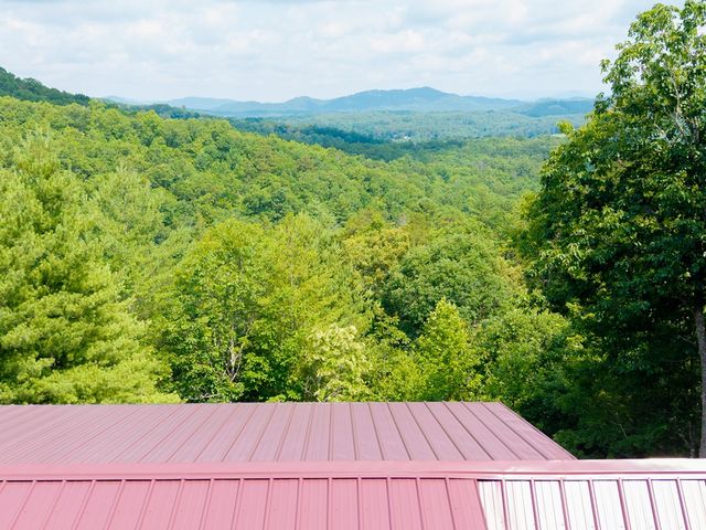 313 Lexington Drive, Brasstown, NC 28902