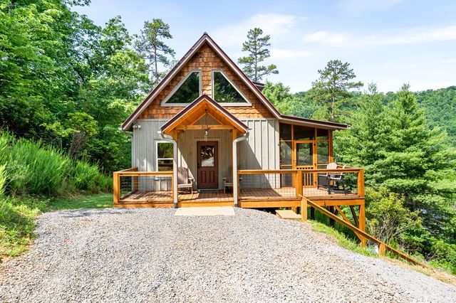 313 Lexington Drive, Brasstown, NC 28902