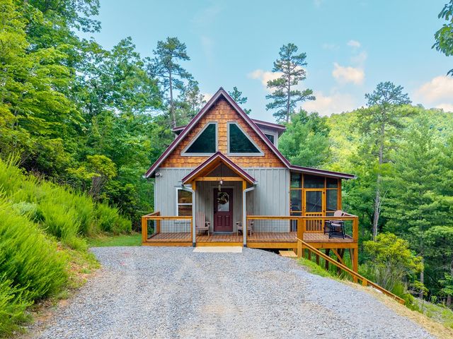 313 Lexington Drive, Brasstown, NC 28902