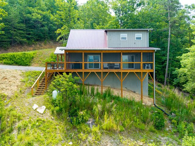 313 Lexington Drive, Brasstown, NC 28902