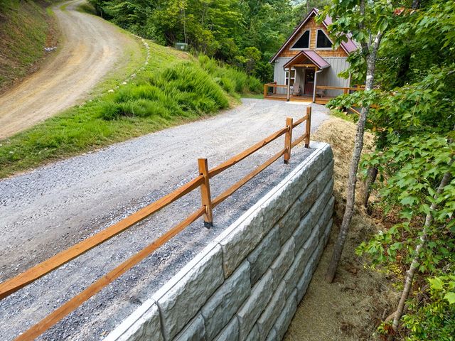 313 Lexington Drive, Brasstown, NC 28902