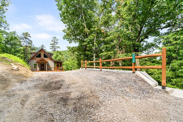 313 Lexington Drive, Brasstown, NC 28902