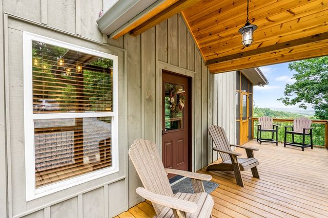 313 Lexington Drive, Brasstown, NC 28902