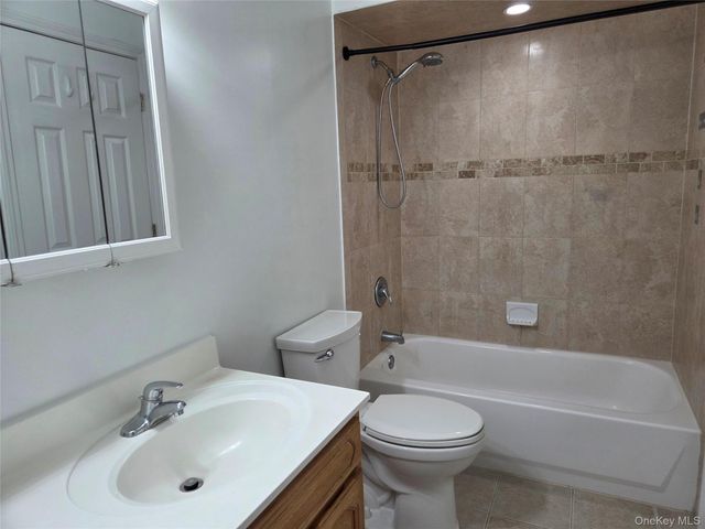 18 Pavilion Ridge Way 1, Suffern, NY 10901