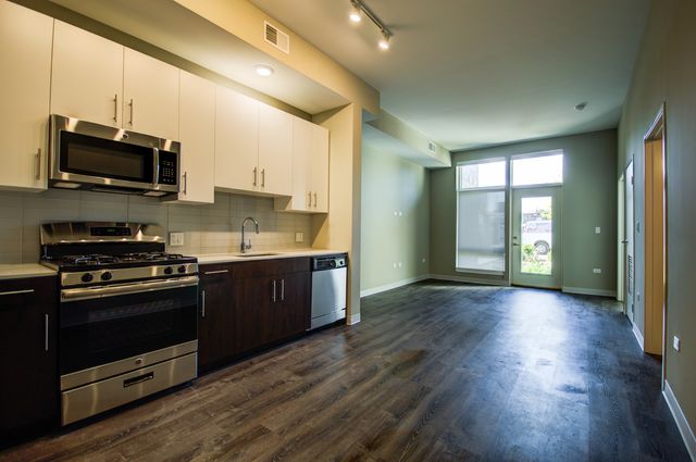 851 W Grand Avenue 102, Chicago, IL 60642