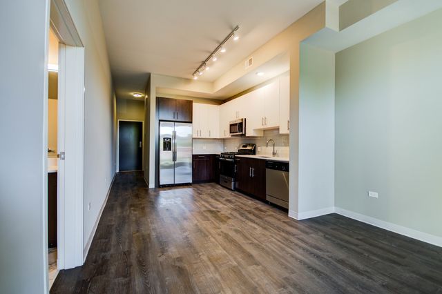 851 W Grand Avenue 102, Chicago, IL 60642