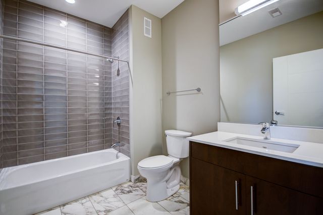 851 W Grand Avenue 102, Chicago, IL 60642