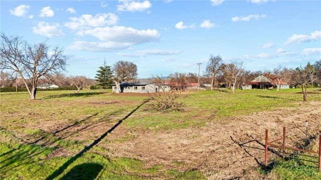 25245 2nd Avenue, Los Molinos, CA 96055