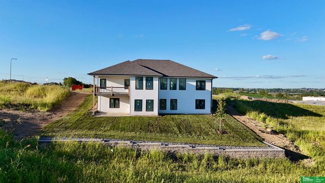 10023 Prospect Street, Papillion, NE 68046