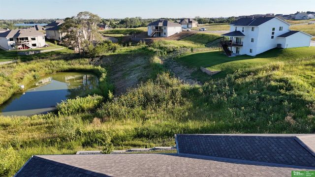 10023 Prospect Street, Papillion, NE 68046